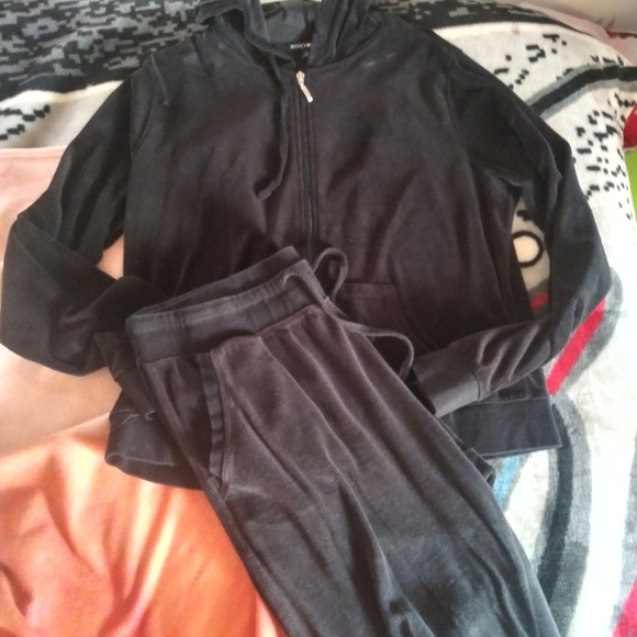 Track Suit - Picture 1 of 2